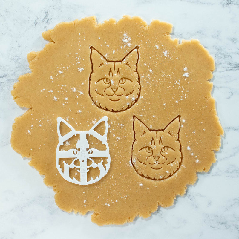 maine coon cat cookie cutout dough made with bakerlogy maine coon cat cookie cutter