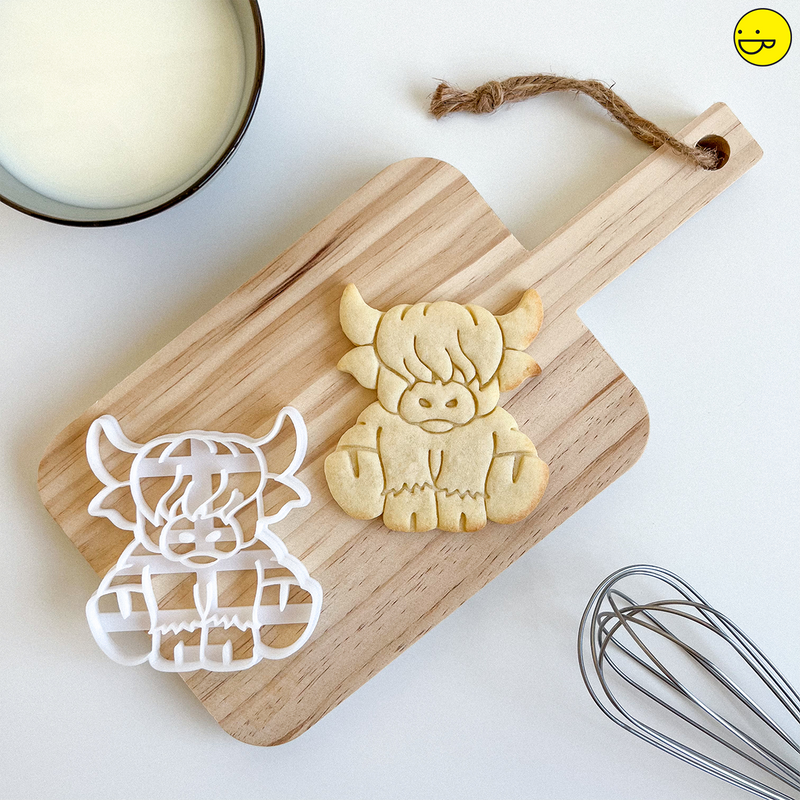 Set of 2 Cute Highland Cow Cookie Cutters