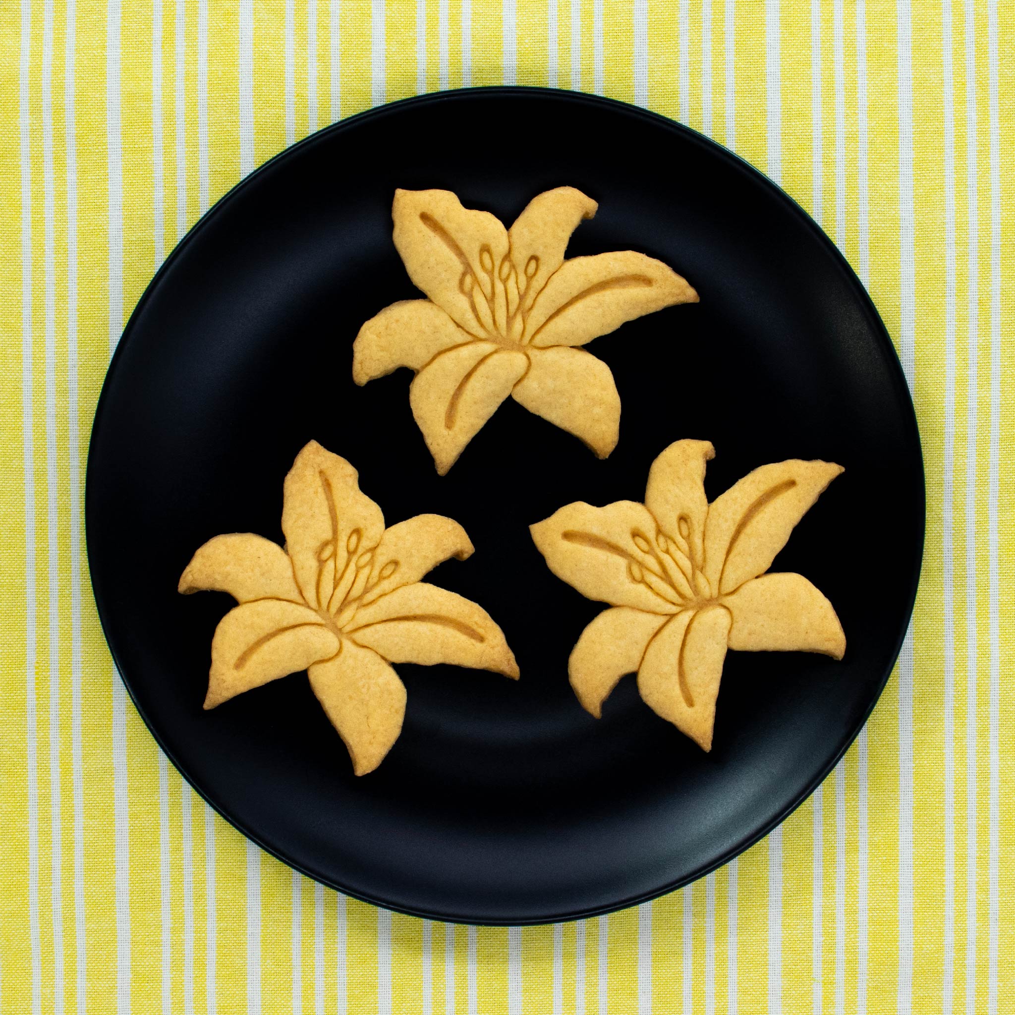 bakerlogy day lily cookies
