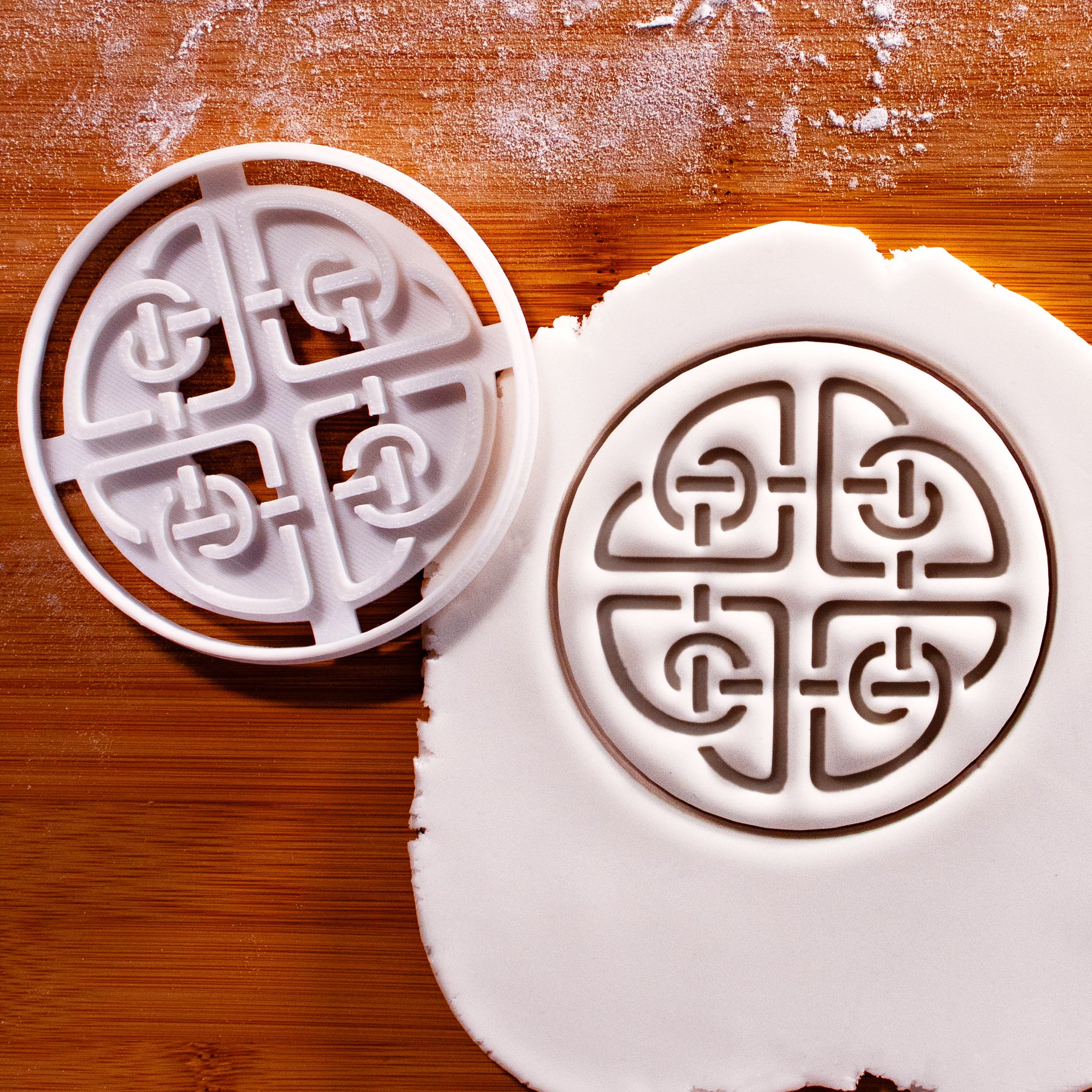 Dara Celtic Shield Knot