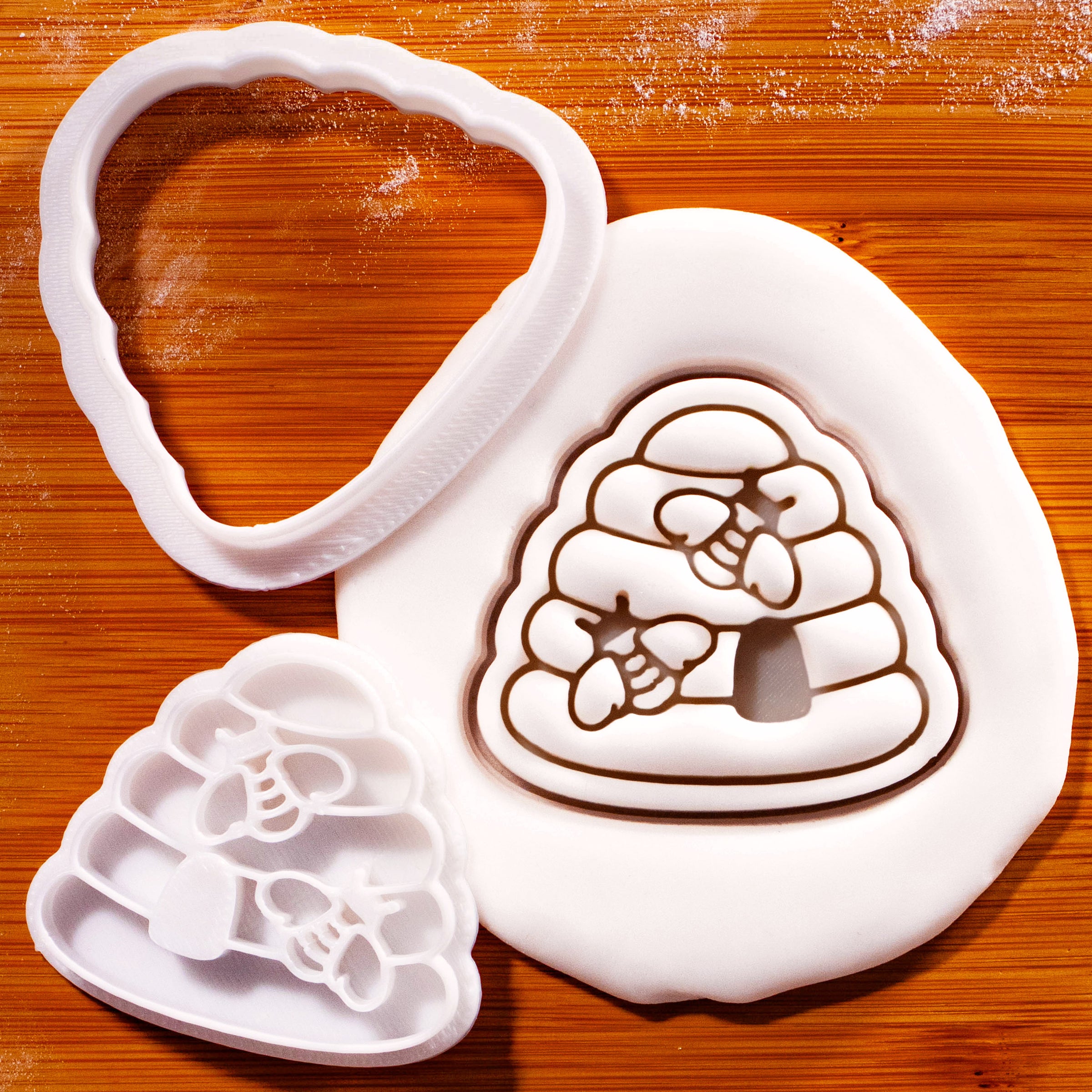 Bee Hive with Bees Mini Set