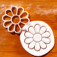 Simple Daisy Flower