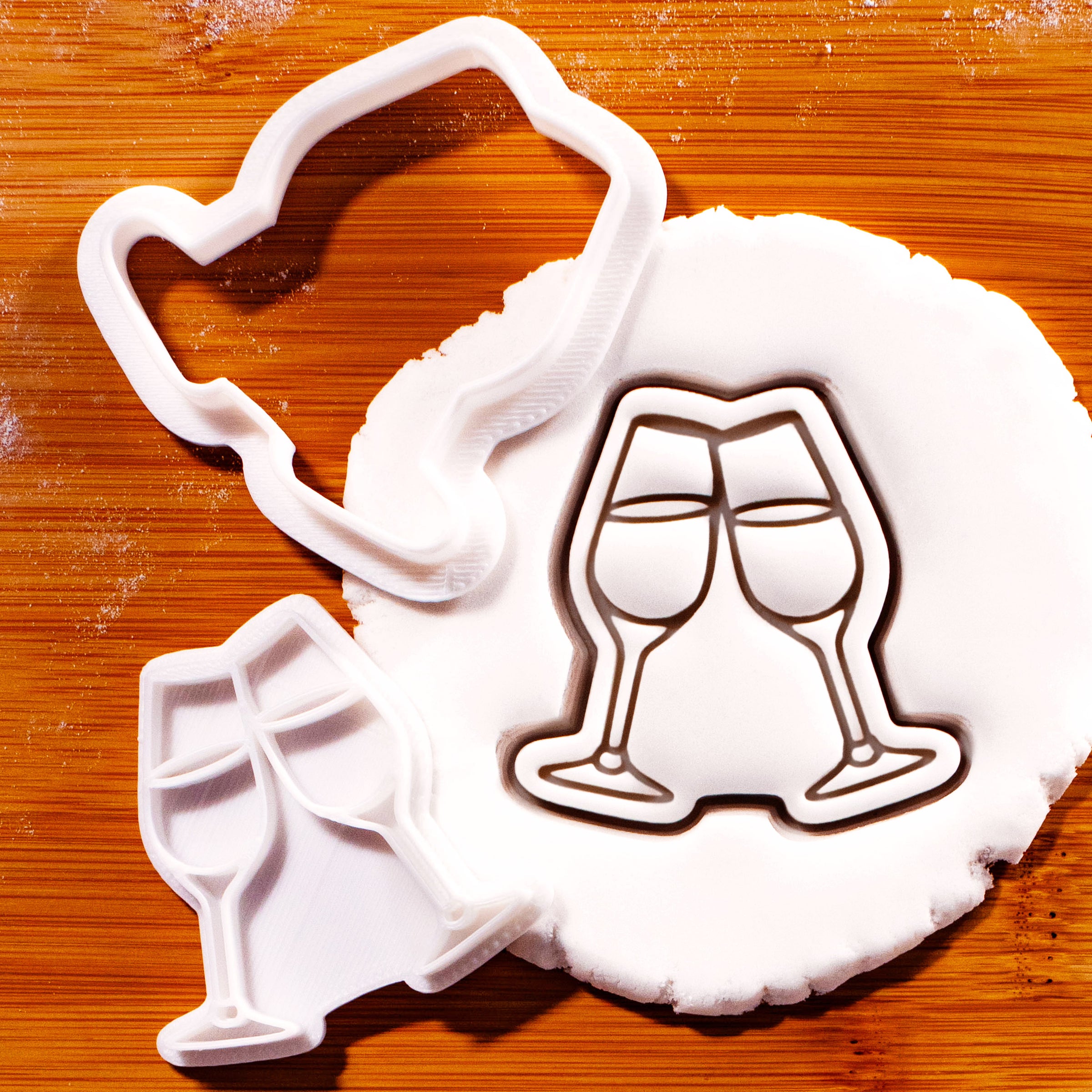 Clinking Champagne Glasses Mini Set