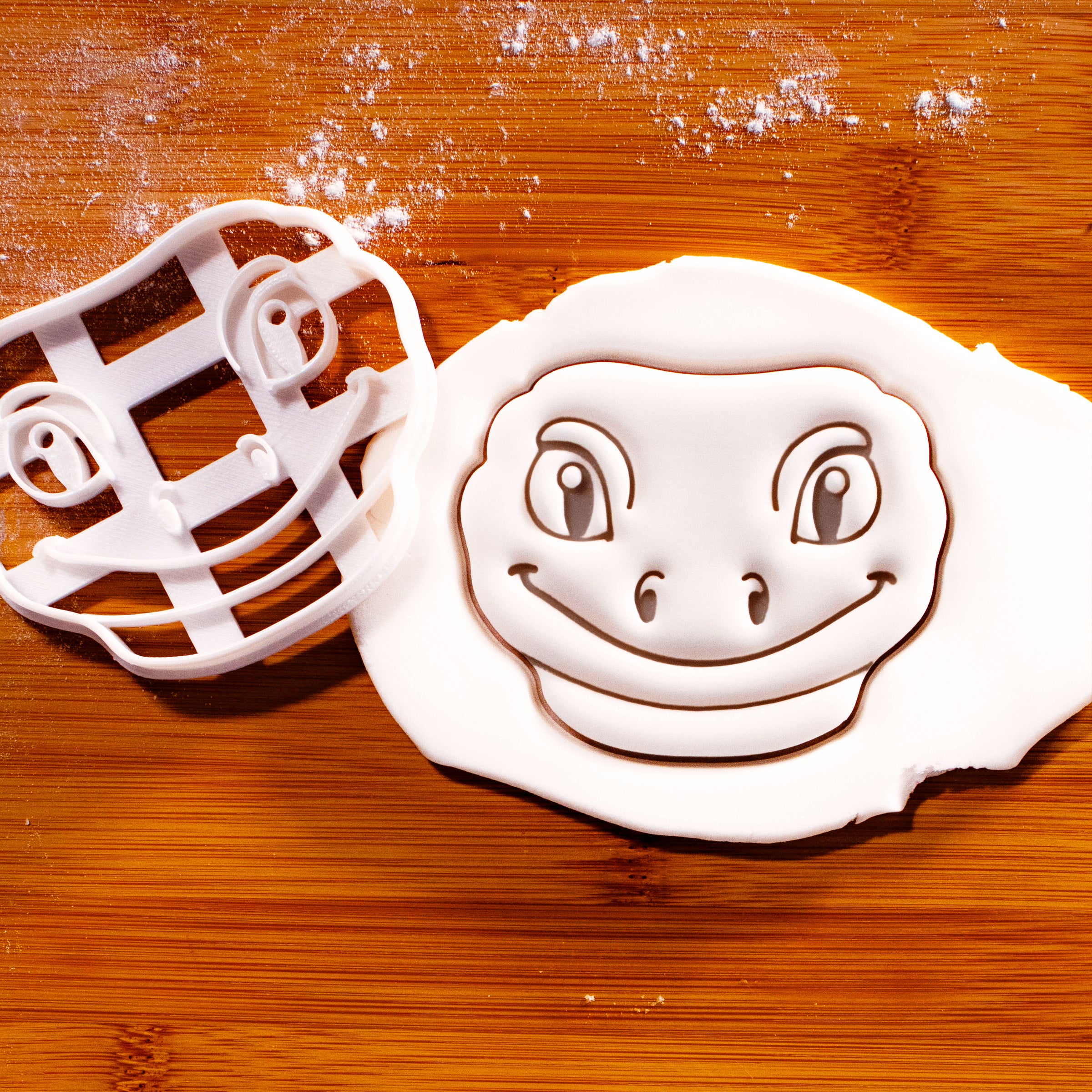 Smiling Gecko Face Cookie Cutter