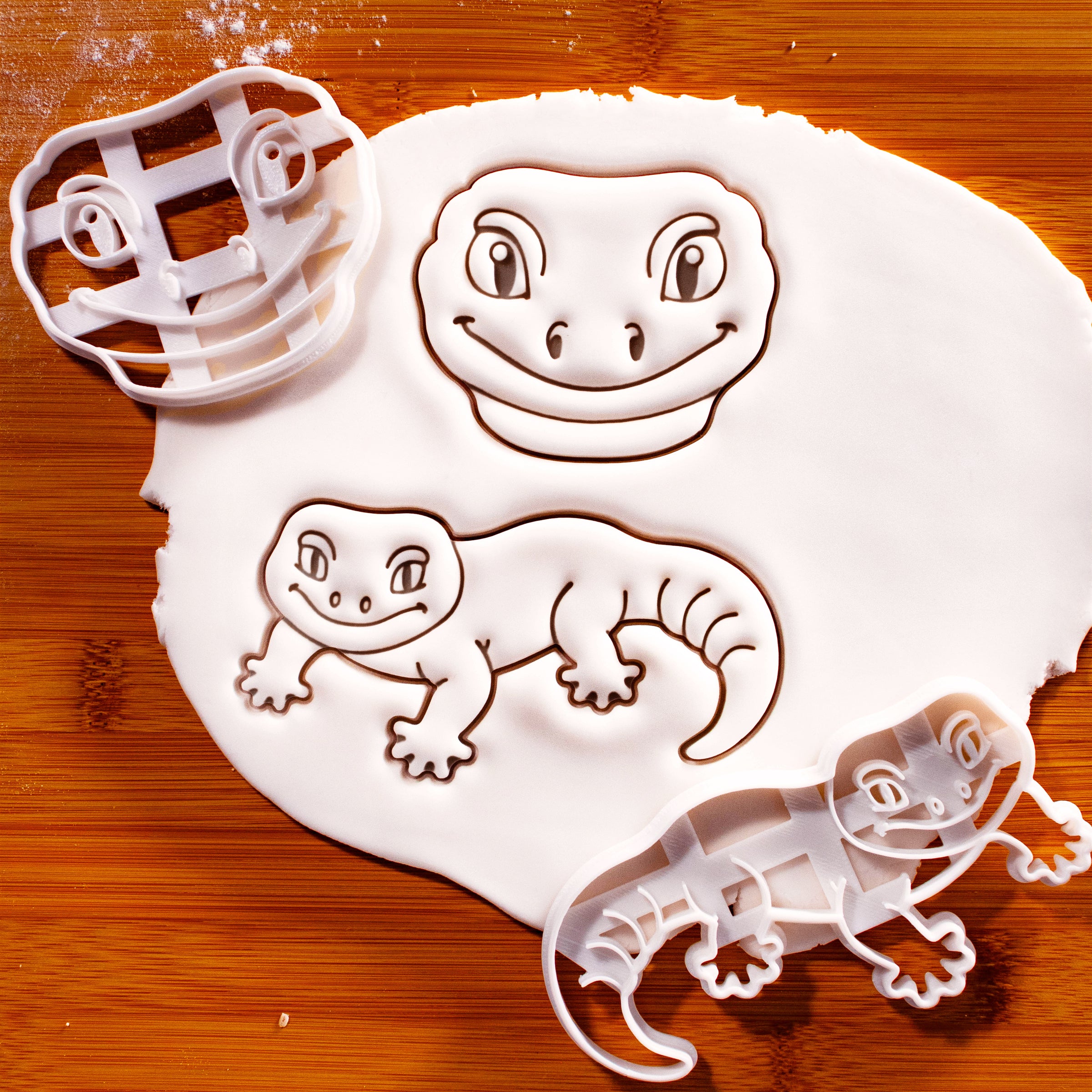 Set of 2 Smiling Gecko Cookie Cutters