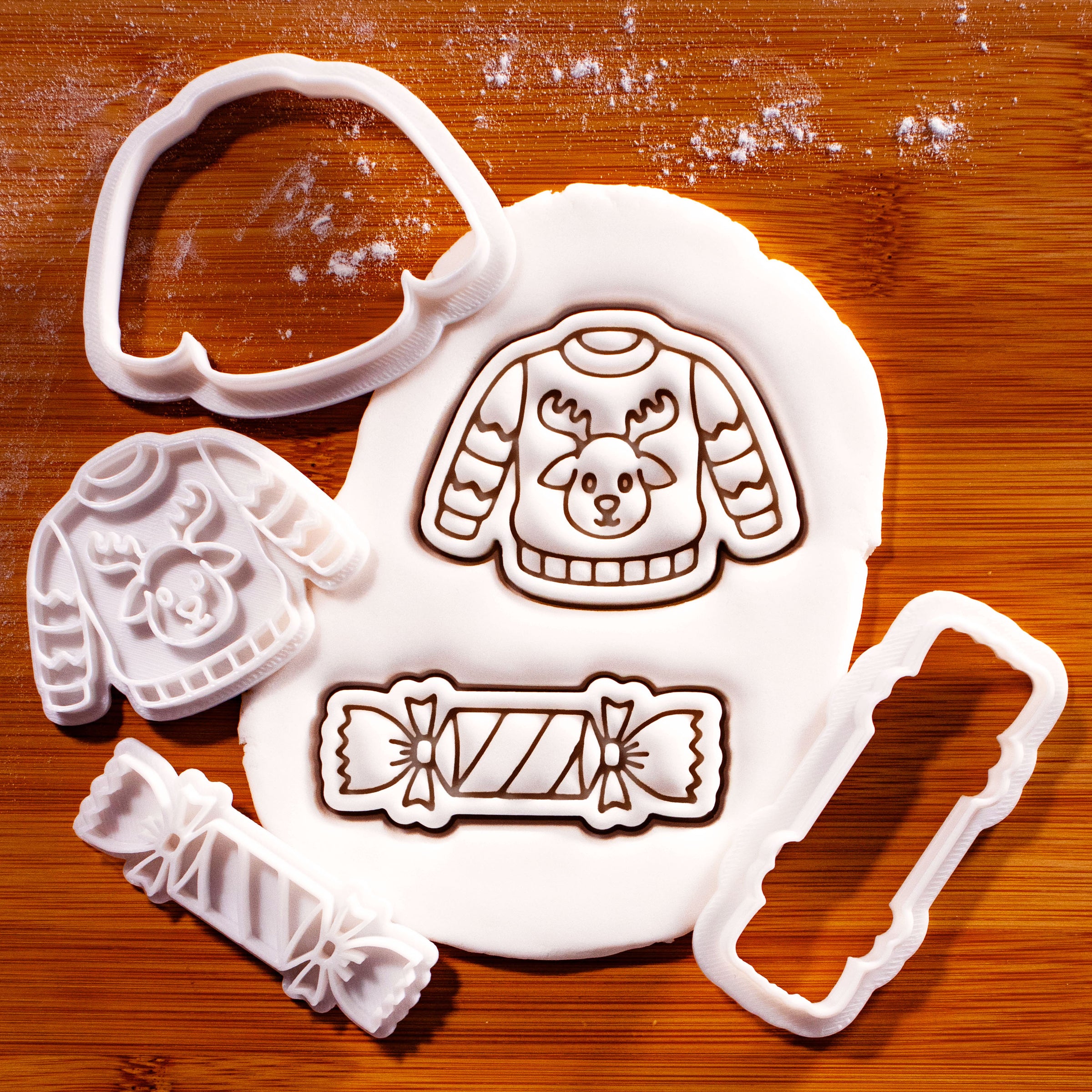 Set of 2 Christmas Cracker & Reindeer Christmas Jumper Mini Cookie Cutter & Stamp Sets