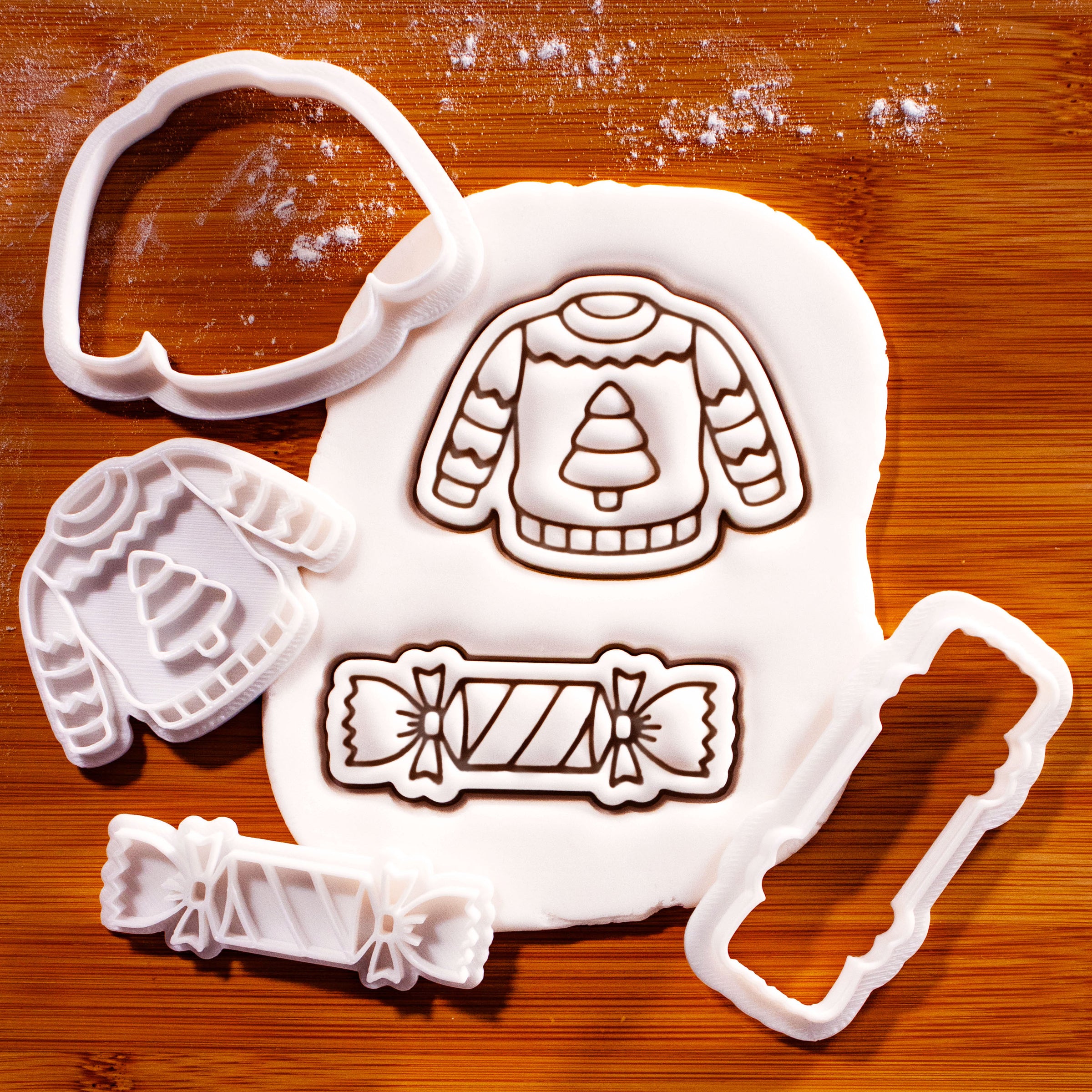 Set of 2 Christmas Cracker & Christmas Tree Jumper Mini Cookie Cutter & Stamp Sets