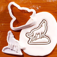 Howling Wolf mini cookie cutter and stamp with detailed fondant impression