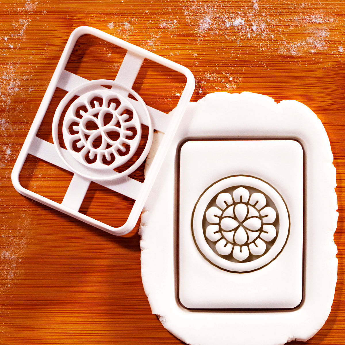 Large 1 Circle mahjong cookie cutter and impression design shown in fondant