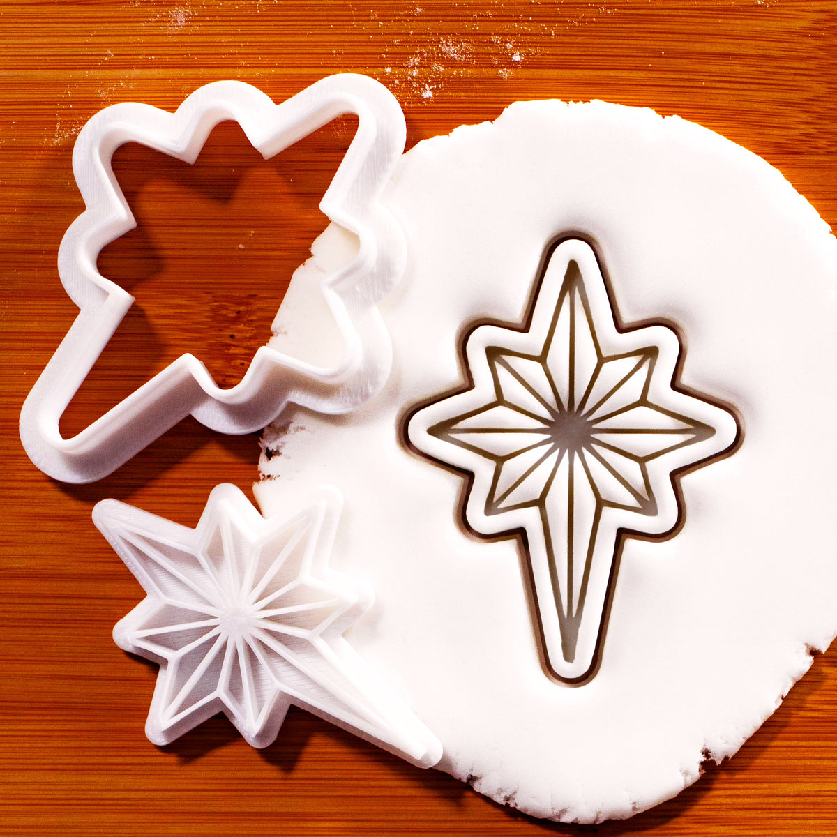 Star of Bethlehem mini cookie cutter and stamp set with detailed eight-point Christmas star impression in fondant