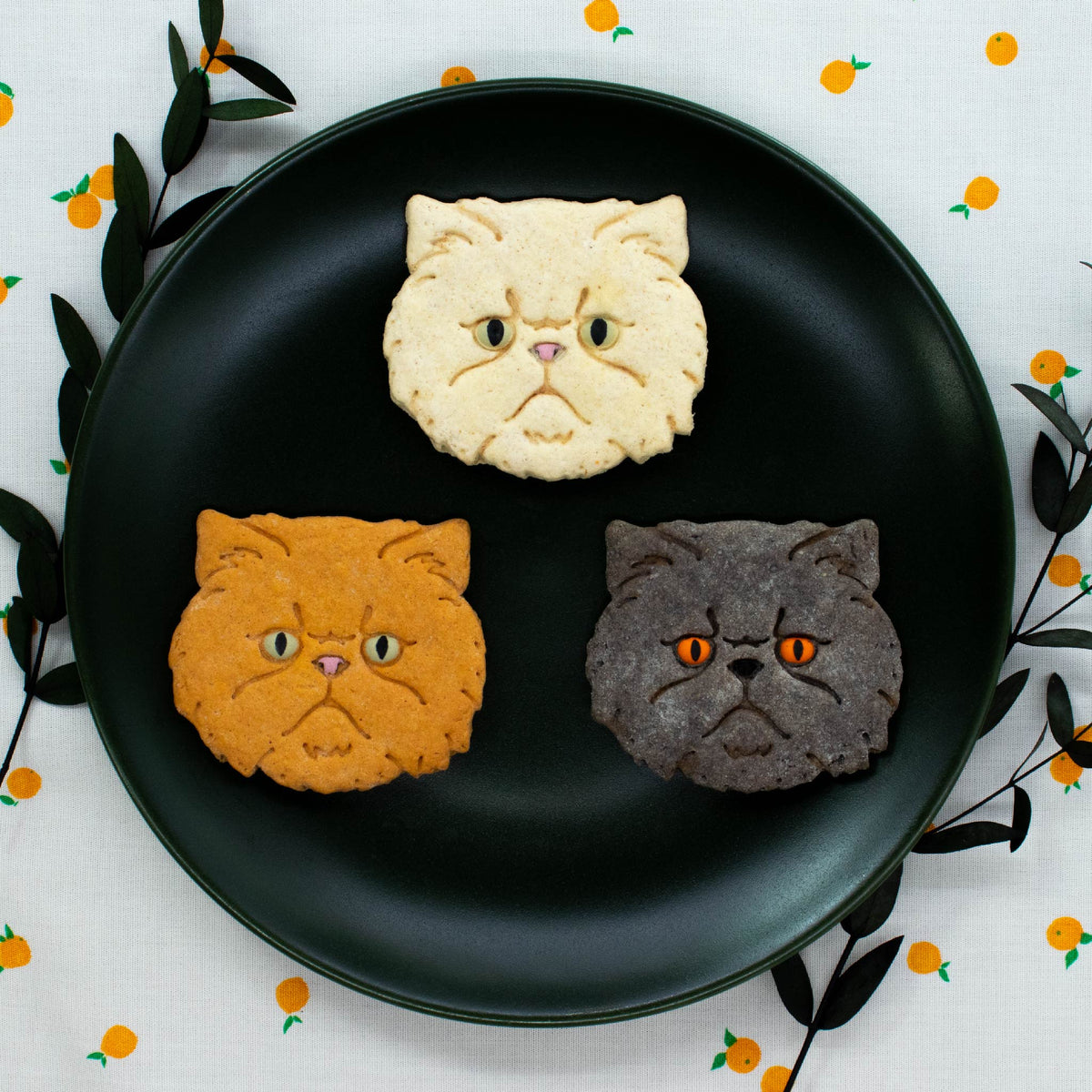 persian cat cookies colored with royal icing, made with bakerlogy persian cat cookie cutter