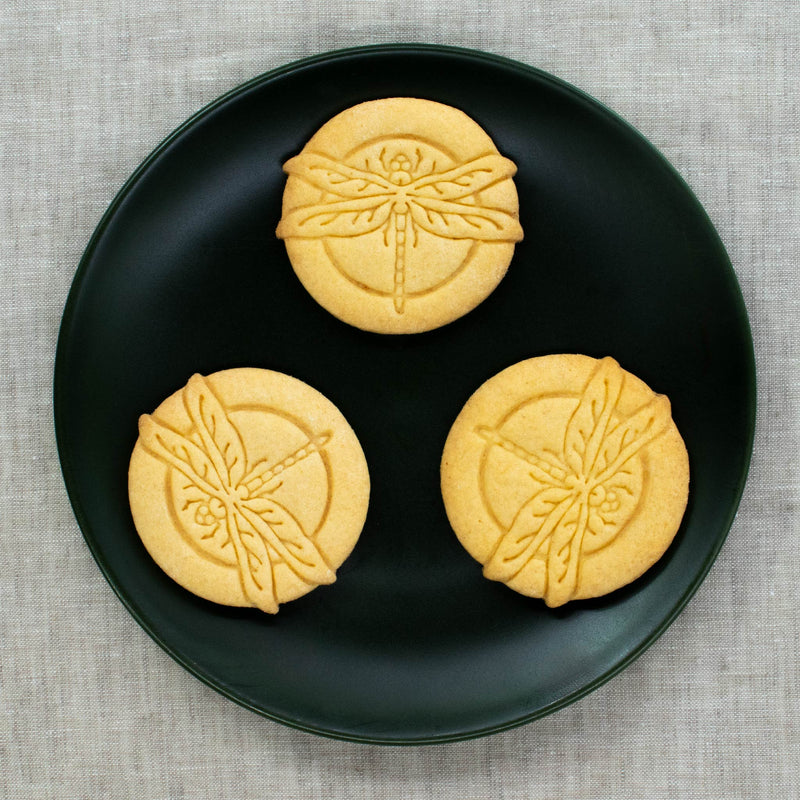 bakerlogy realistic dragonfly cookies