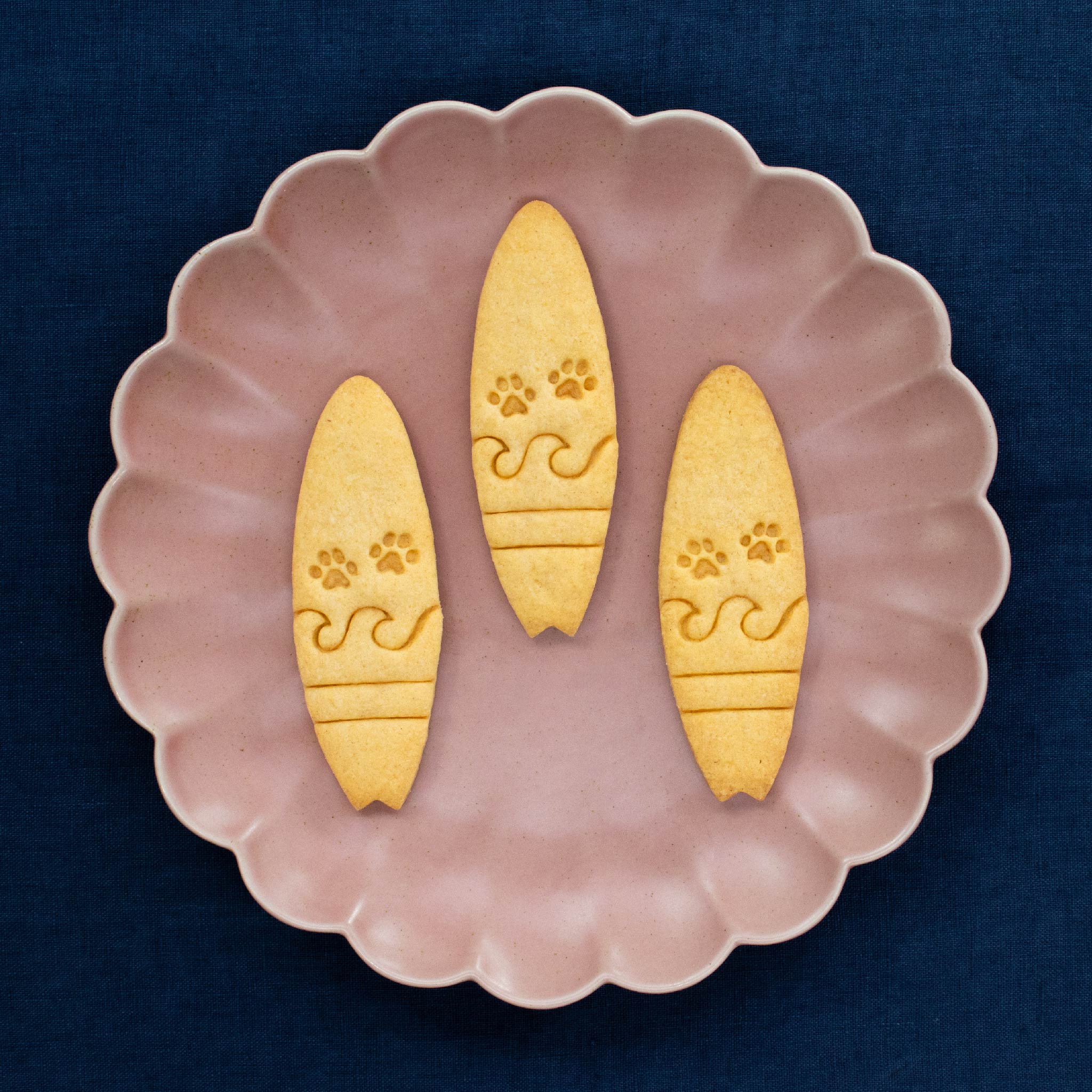 bakerlogy surfboard with paw prints cookies