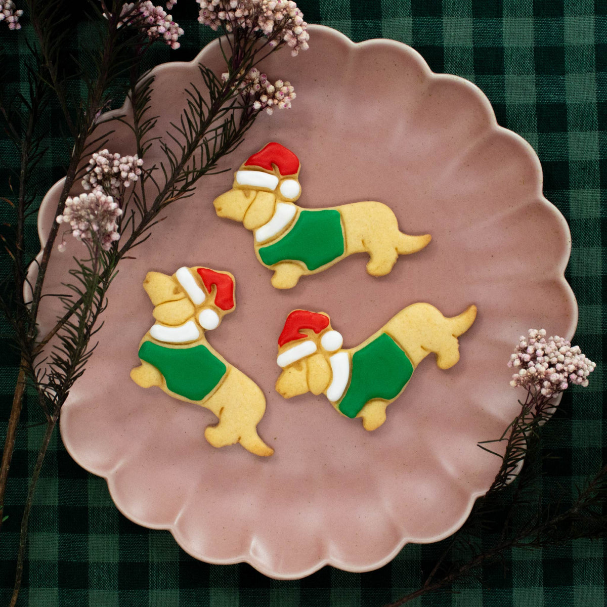 bakerlogy christmas dachshund sugar cookies colored with royal icing