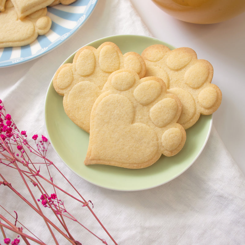 Large Dog Paw with Heart Shaped Pad Cookie Cutter