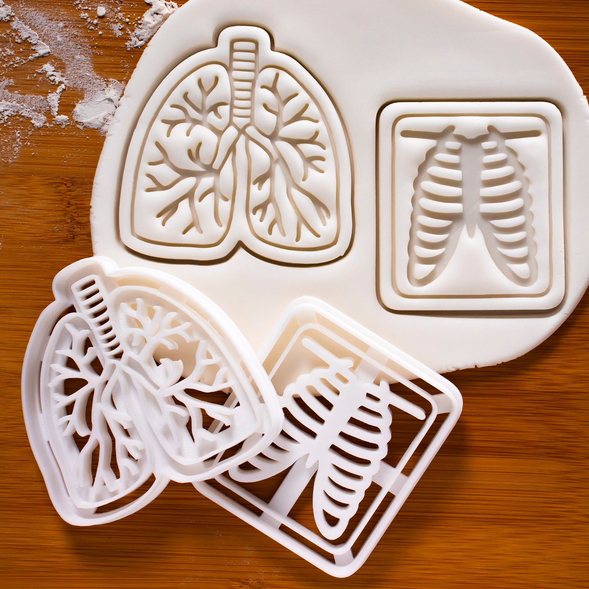 Set of 2 cookie cutters: Lungs & Chest X-ray