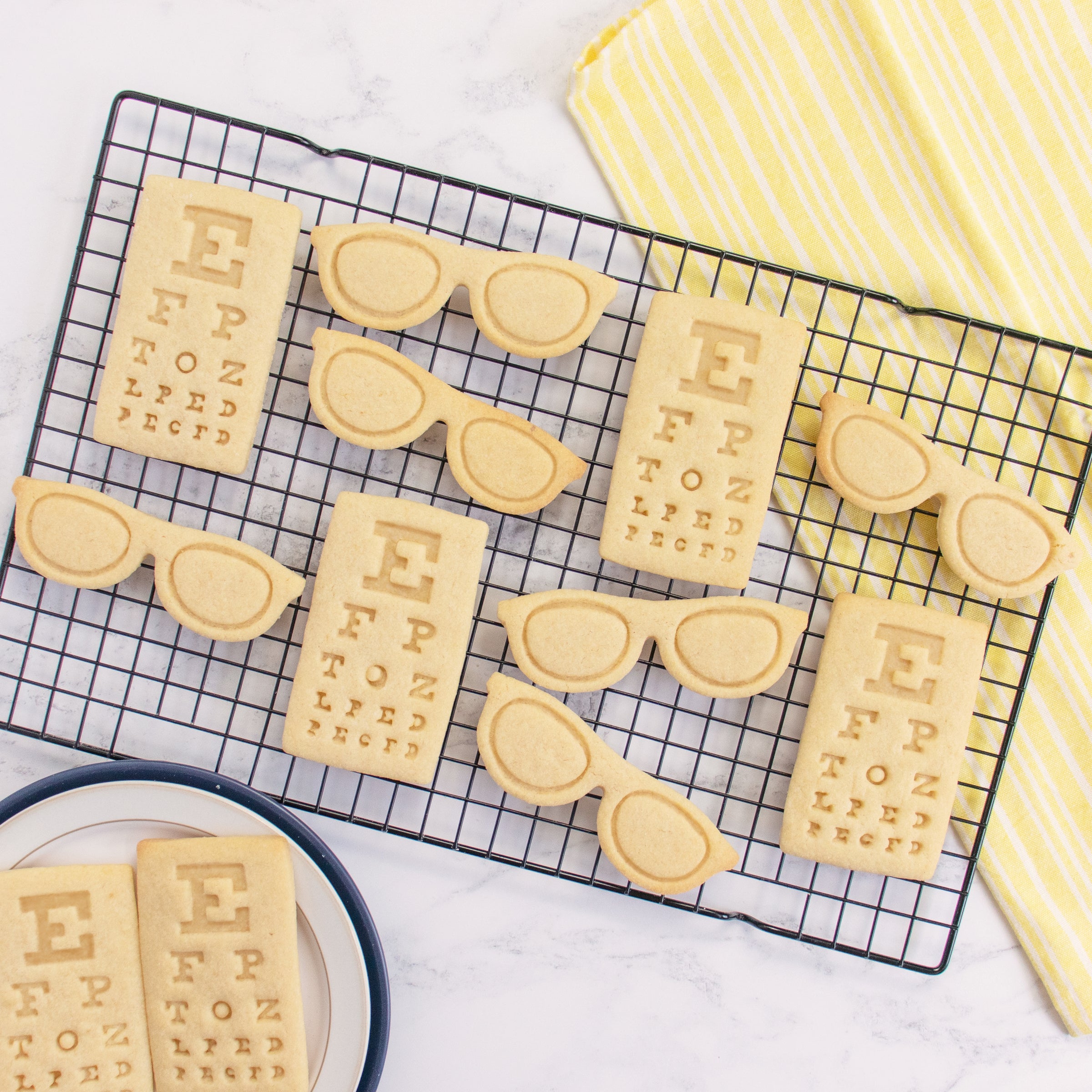 snellen chart and eyeglasses cookies