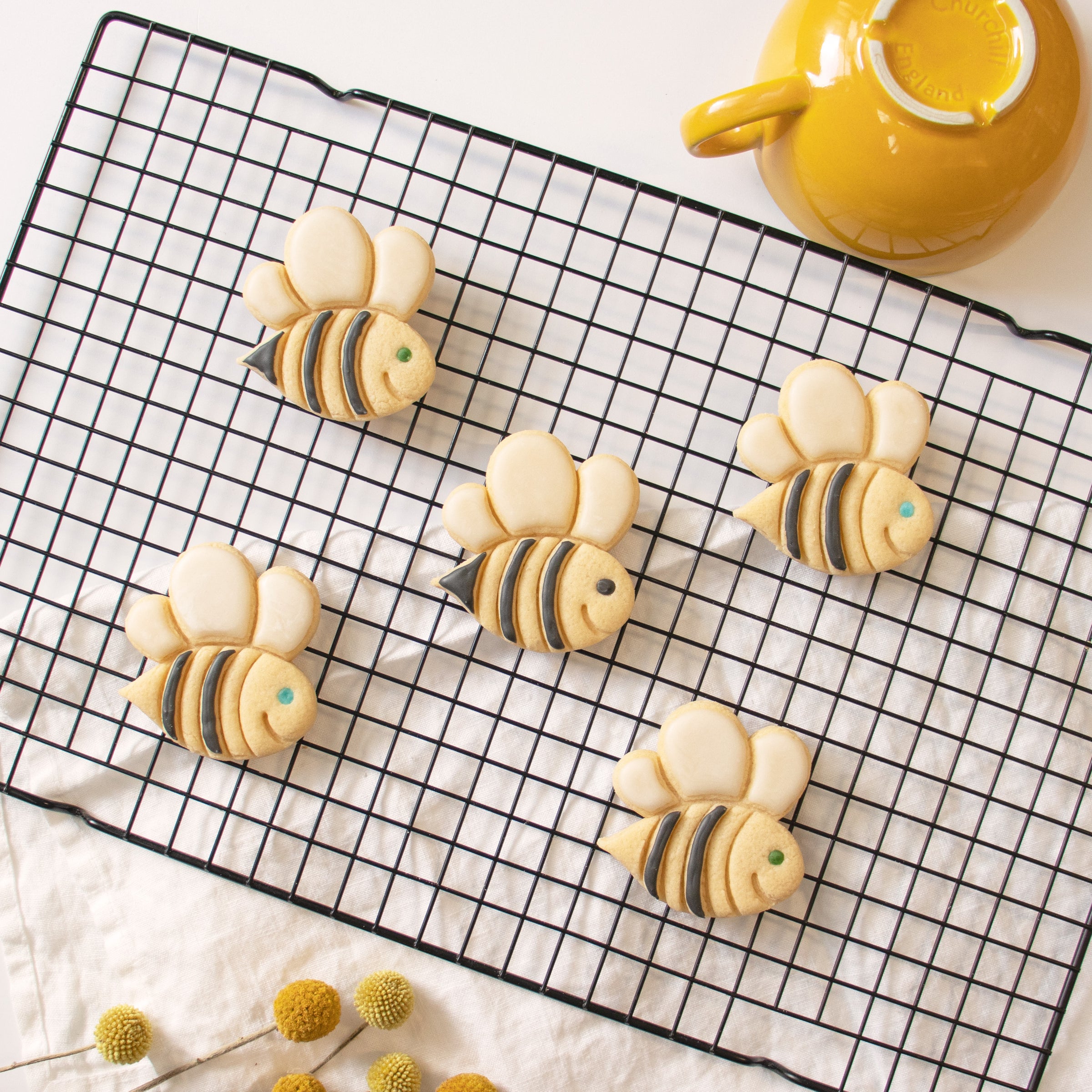 cute bee cookies