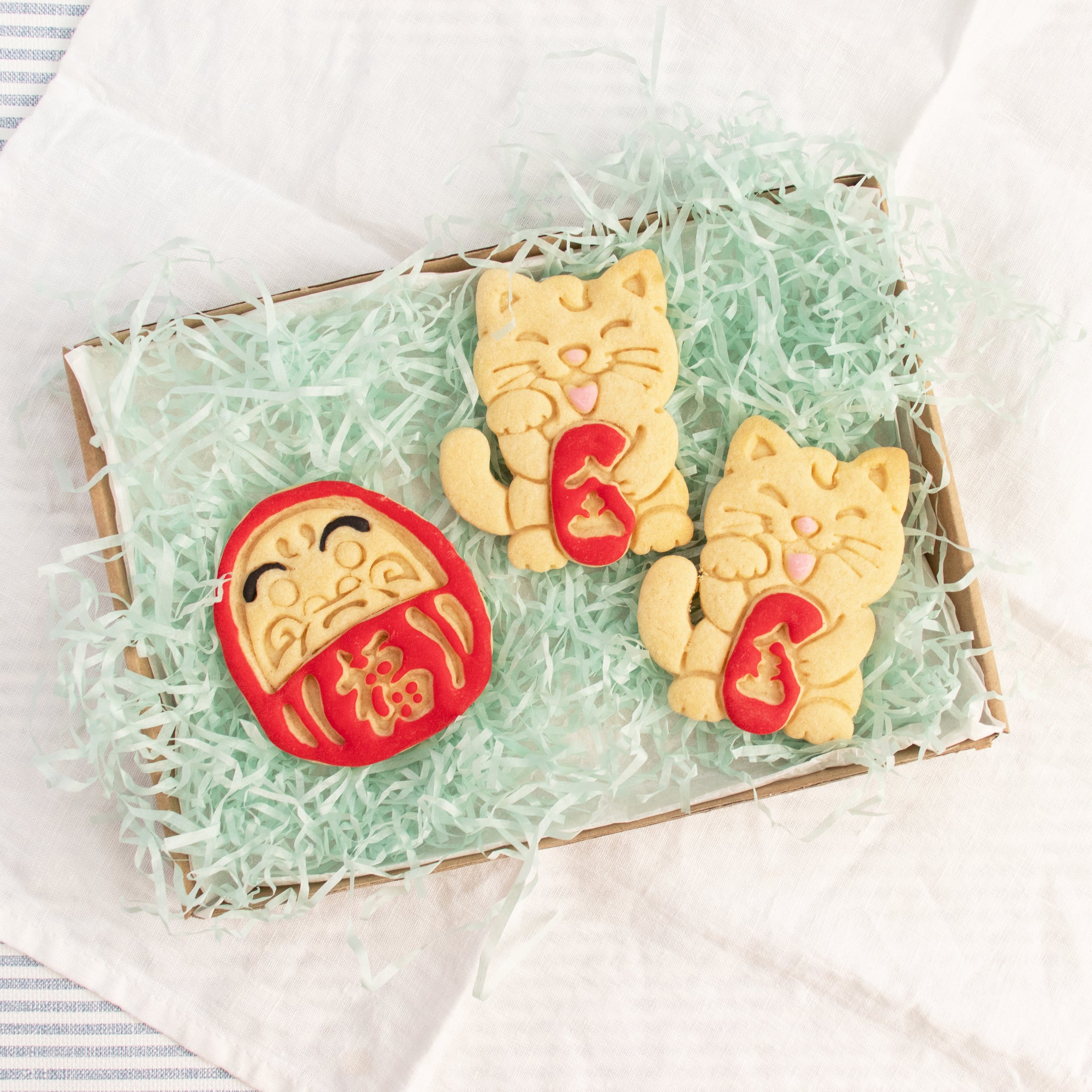 lucky cat and daruma doll cookies