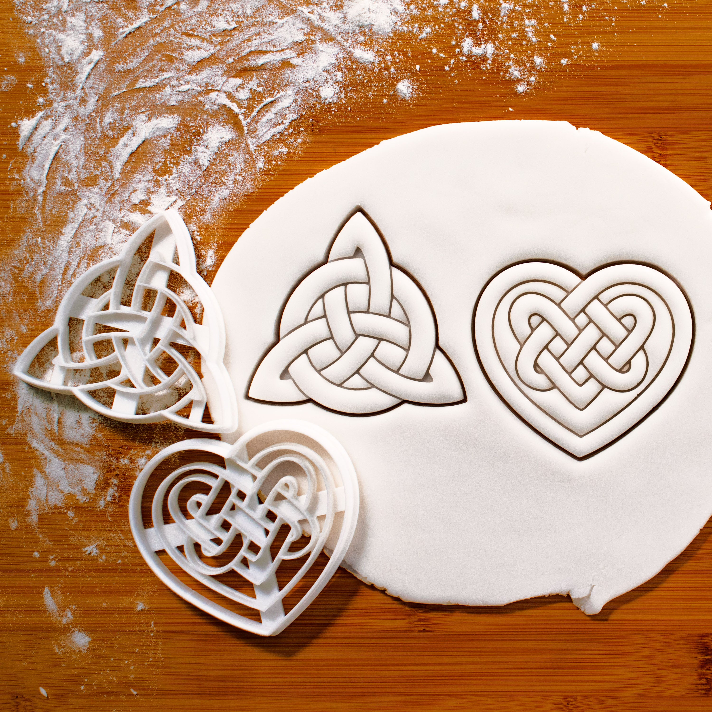 Set of 2 Cookie Cutters Celtic Heart Triquetra Bakerlogy