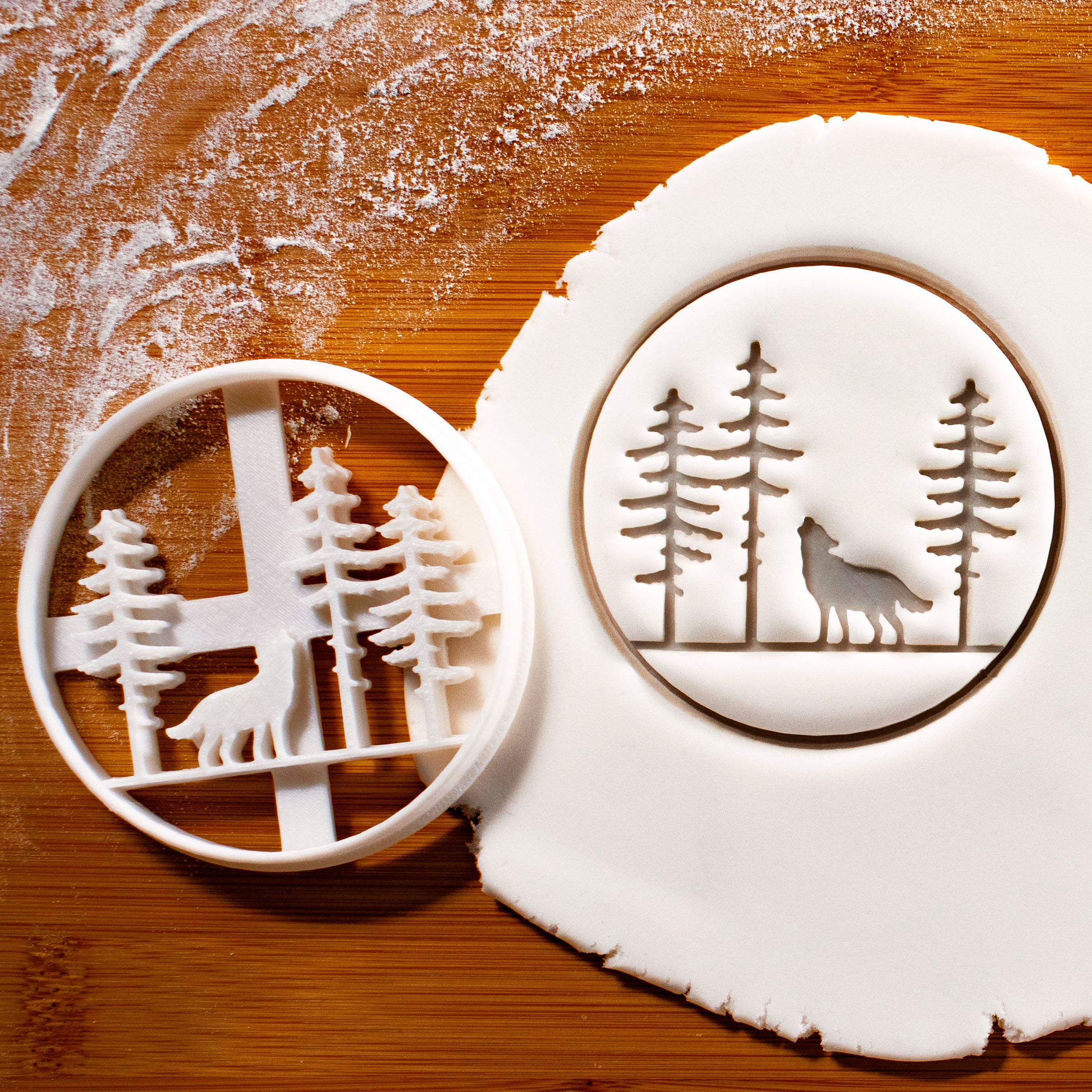 LARGE PAW PRINT DOG CAT WOLF COYOTE BOBCAT COUGAR COOKIE CUTTER MADE IN USA PR3216 LARGE PAW PRINT DOG CAT WOLF COYOTE BOBCAT COUGAR COOKIE CUTTER MADE IN USA PR3216